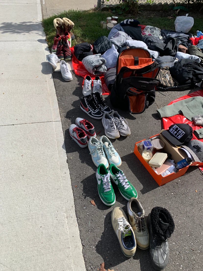 Yardsale at 3546 Copernicus Mississauga near square one sept 20 - photo 5