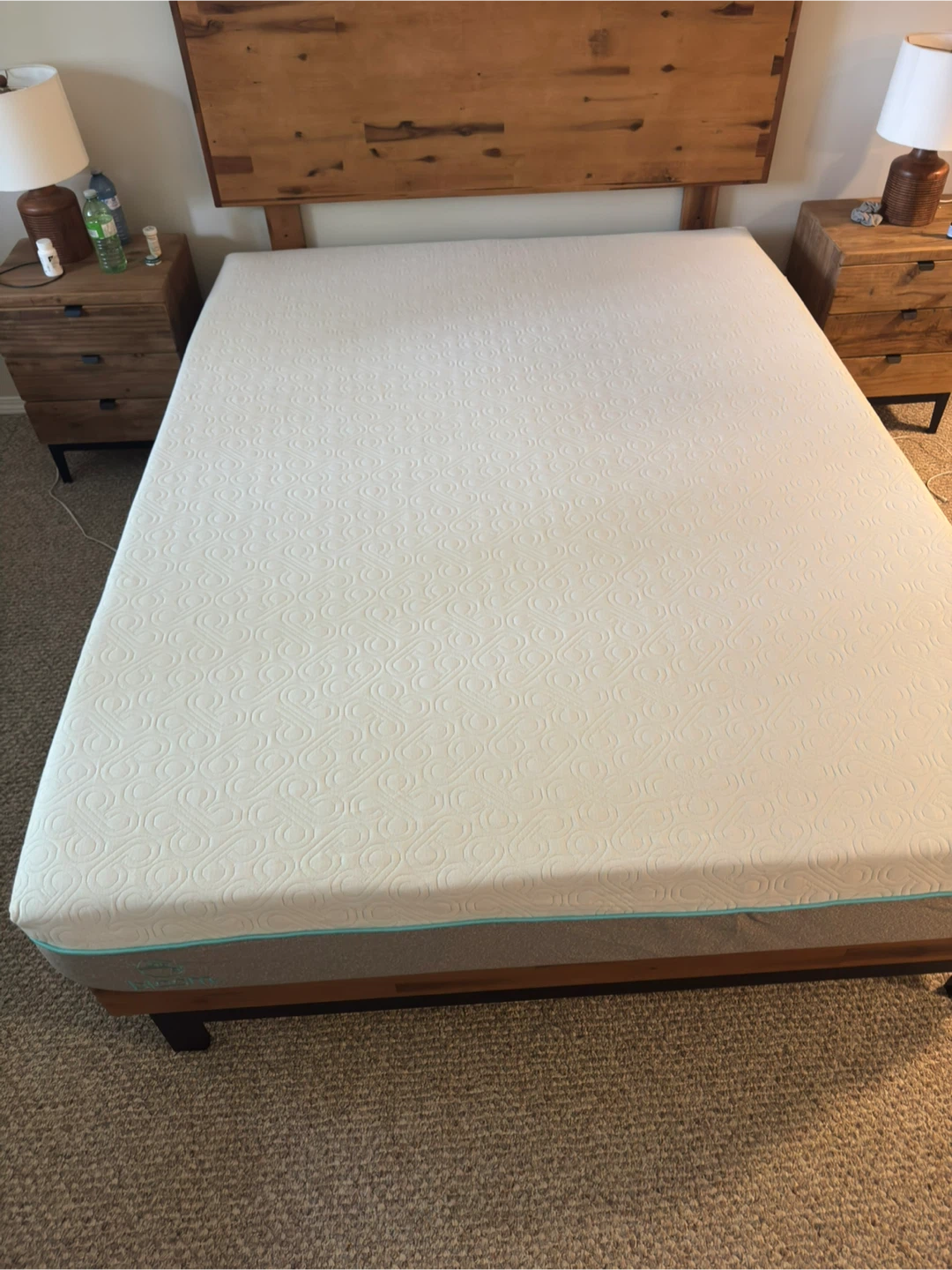 Beautiful Queens size Bed with Bloom memory foam matress - photo 4