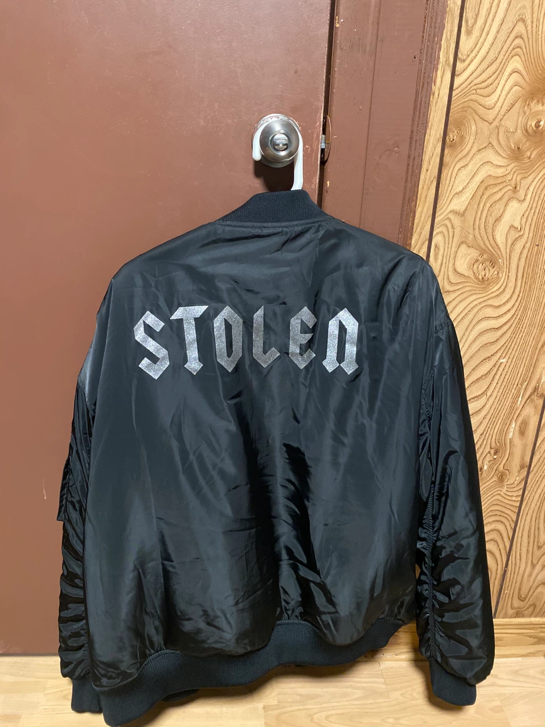 Stolen black bomber jacket - photo 5
