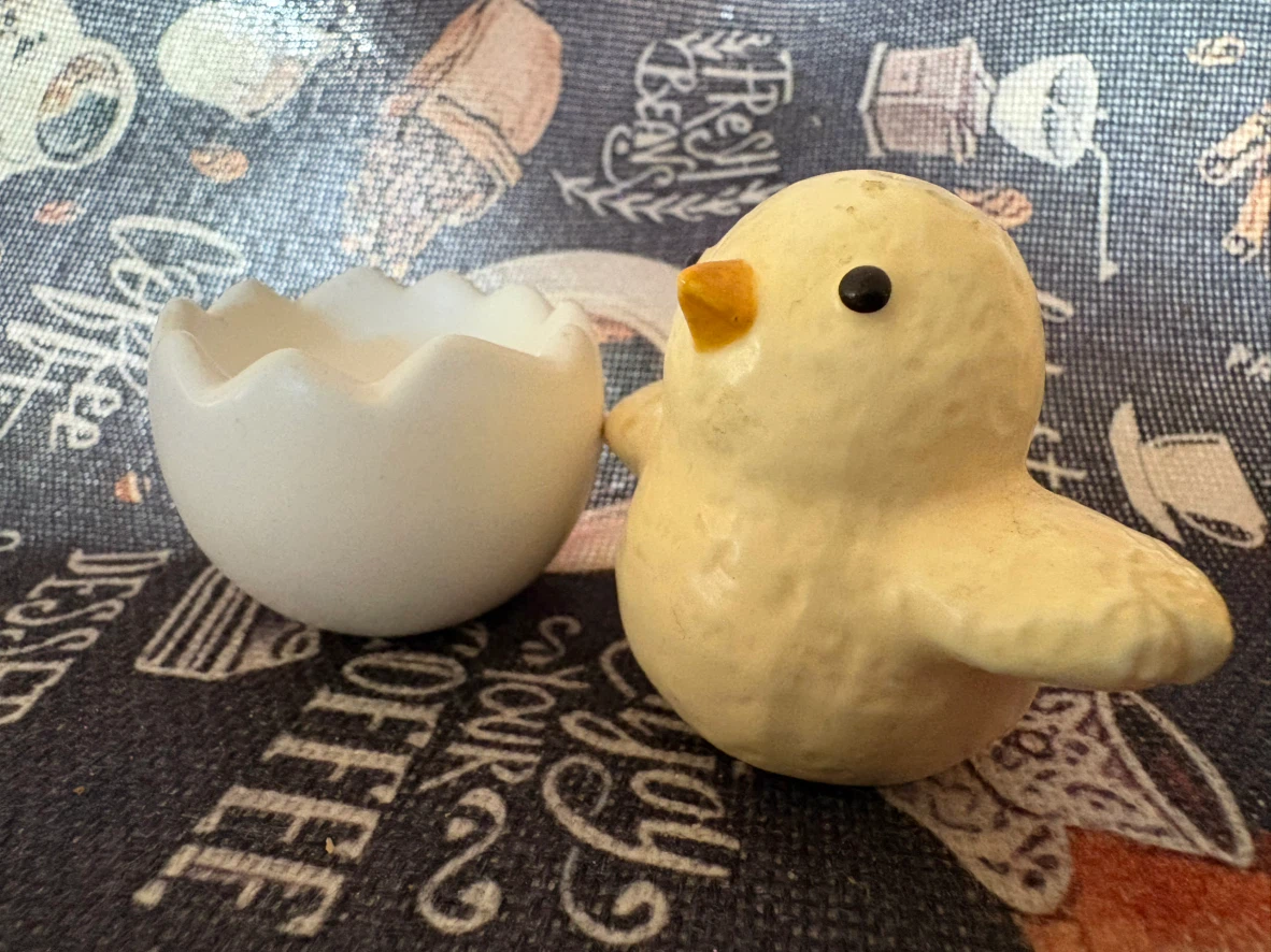 Ceramic Chick and Egg Salt and Pepper Shakers - photo 2
