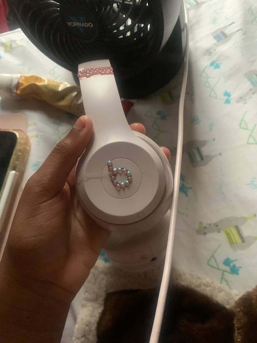 Beats Headphones Pink solo 4 - photo 3