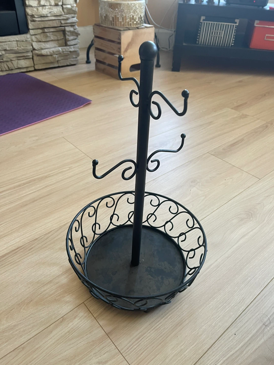 Black Metal Mug Tree and Storage Basket