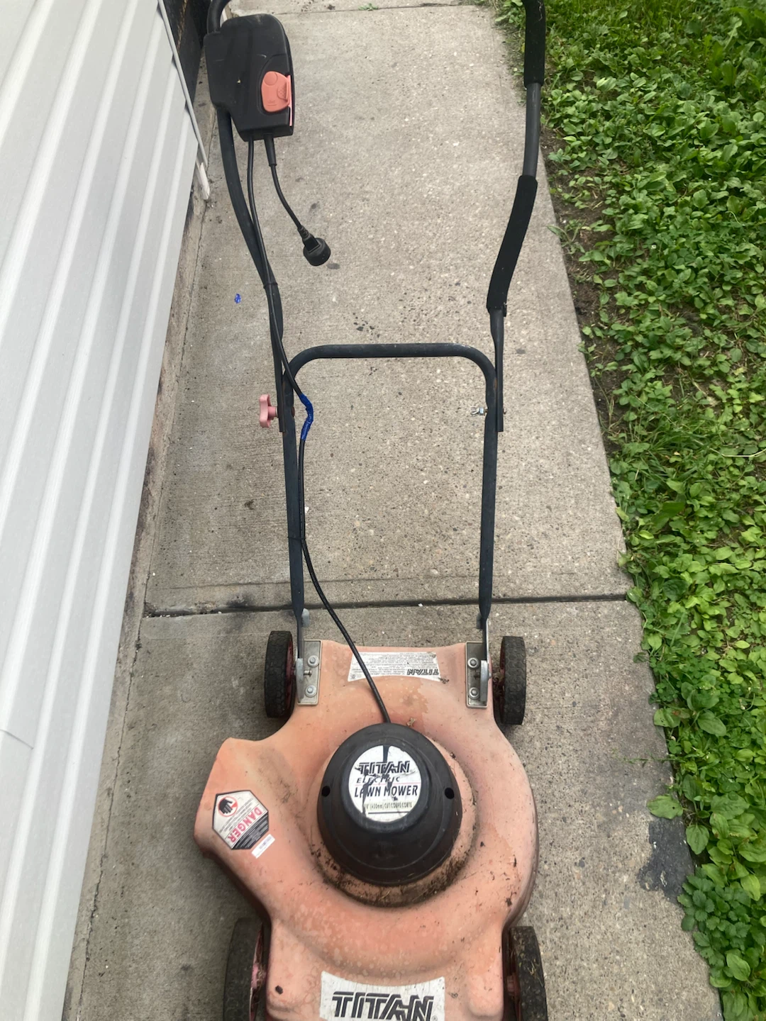 Electric lawnmower for part free pick it up in UA