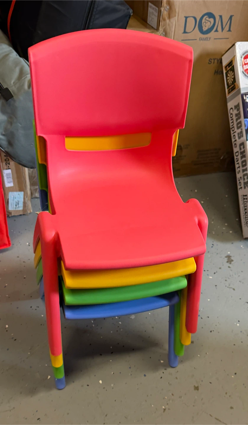 Set of 4 colourful plastic toddler chairs - photo 2
