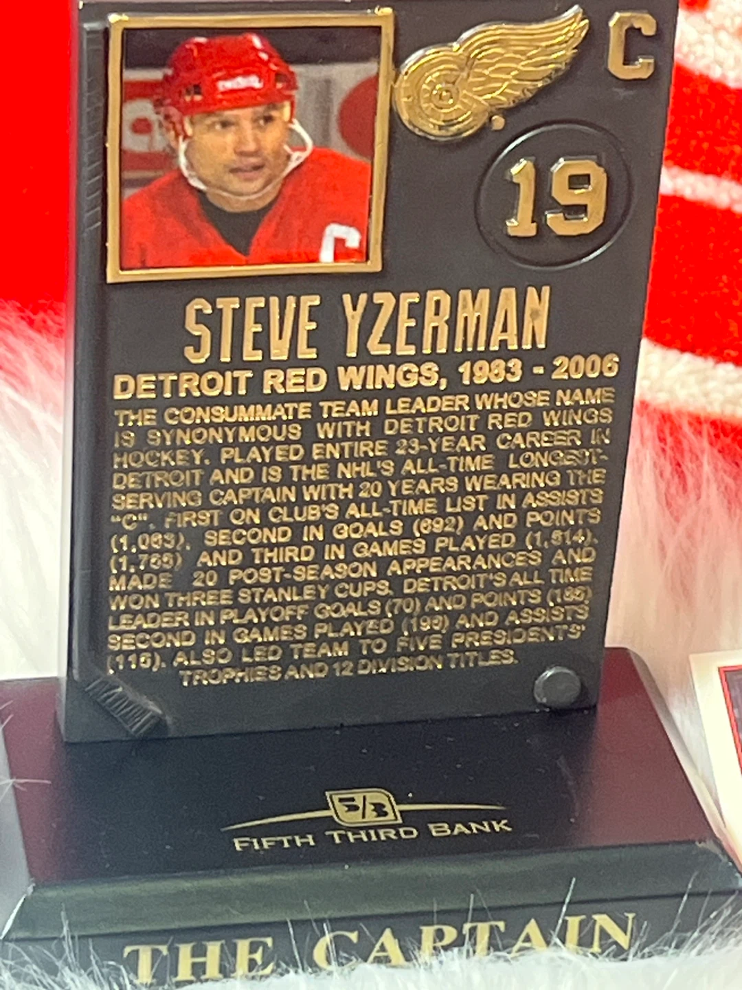 Detroit Red Wings Rug + Free Yzerman Commemorative Lot! - photo 2