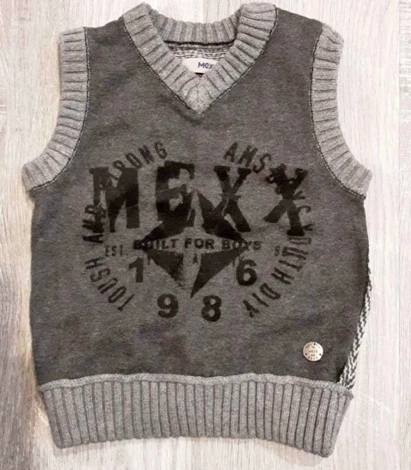 🏈 EUC Mexx Boys Sweater Vest 18-24 months