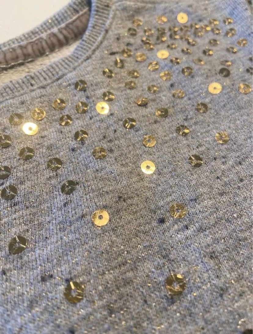 🏈 EUC H&M Grey Sequin Sweatshirt Size 2-4Y - photo 4