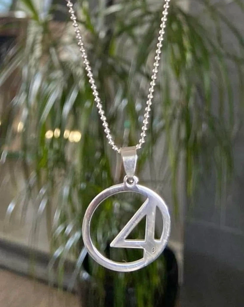 🏈 NEW Fantastic Four Logo Necklace