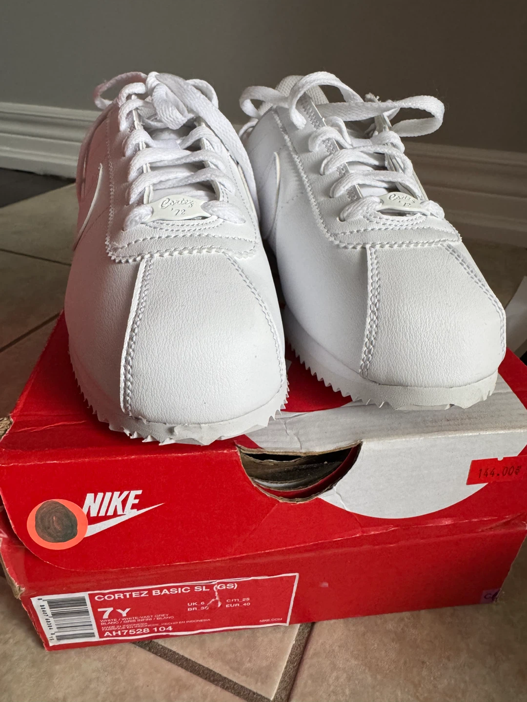 Nike cortex white woman size 8.5