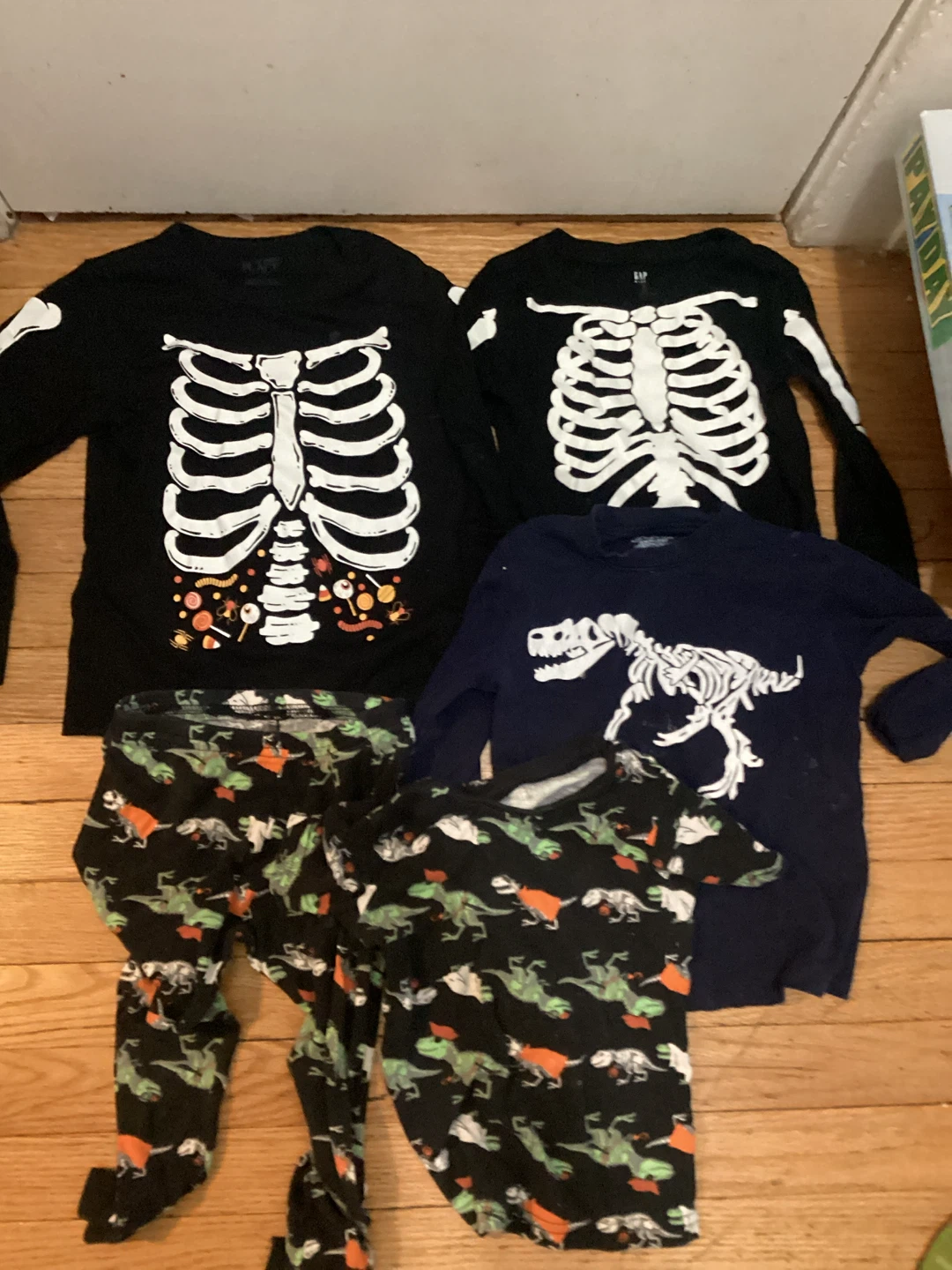 🏈 4T Skeleton and Dinosaur Halloween cozy vclothing