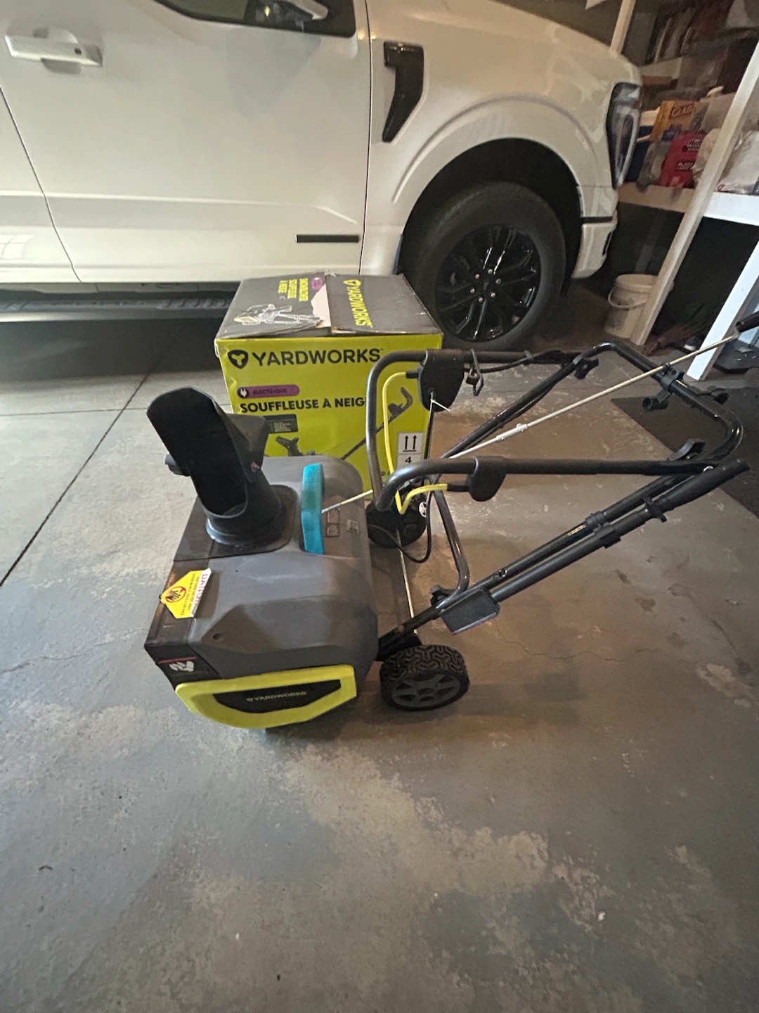 Yardworks 22-inch 15A Electric Snowblower - photo 2