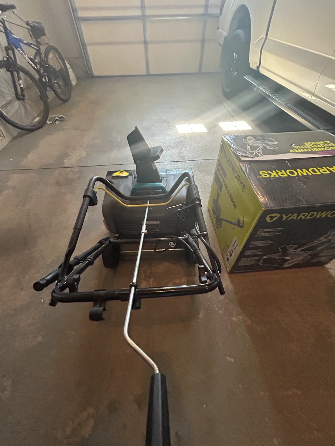 Yardworks 22-inch 15A Electric Snowblower - photo 3