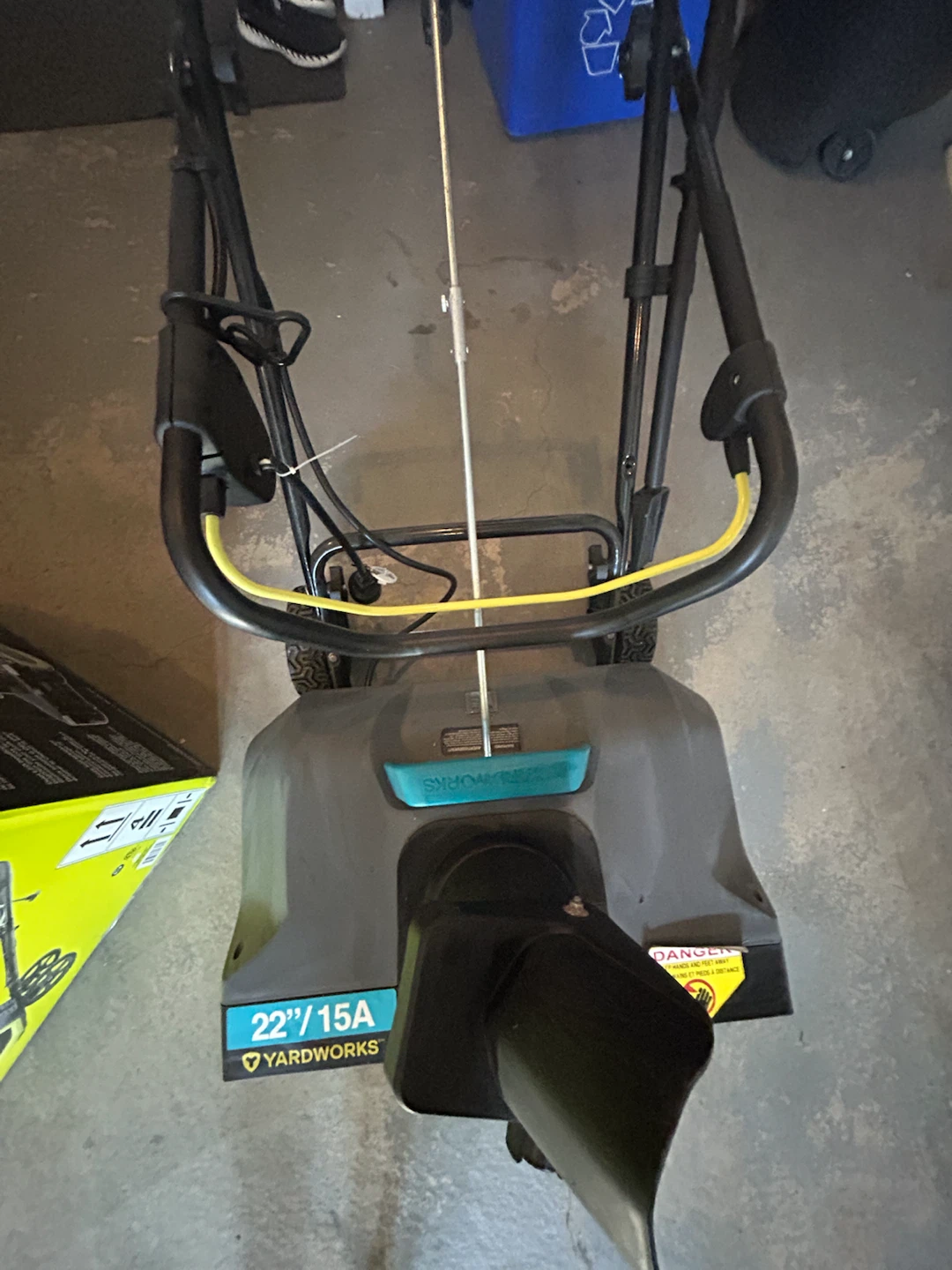 Yardworks 22-inch 15A Electric Snowblower - photo 5
