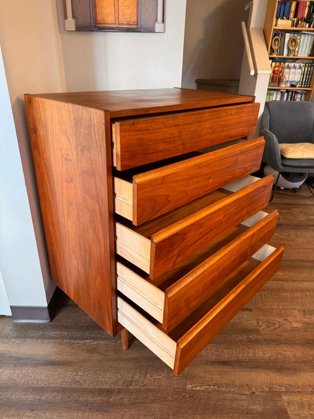 Mid-Century Modern 5-Drawer Wooden Dresser - photo 3