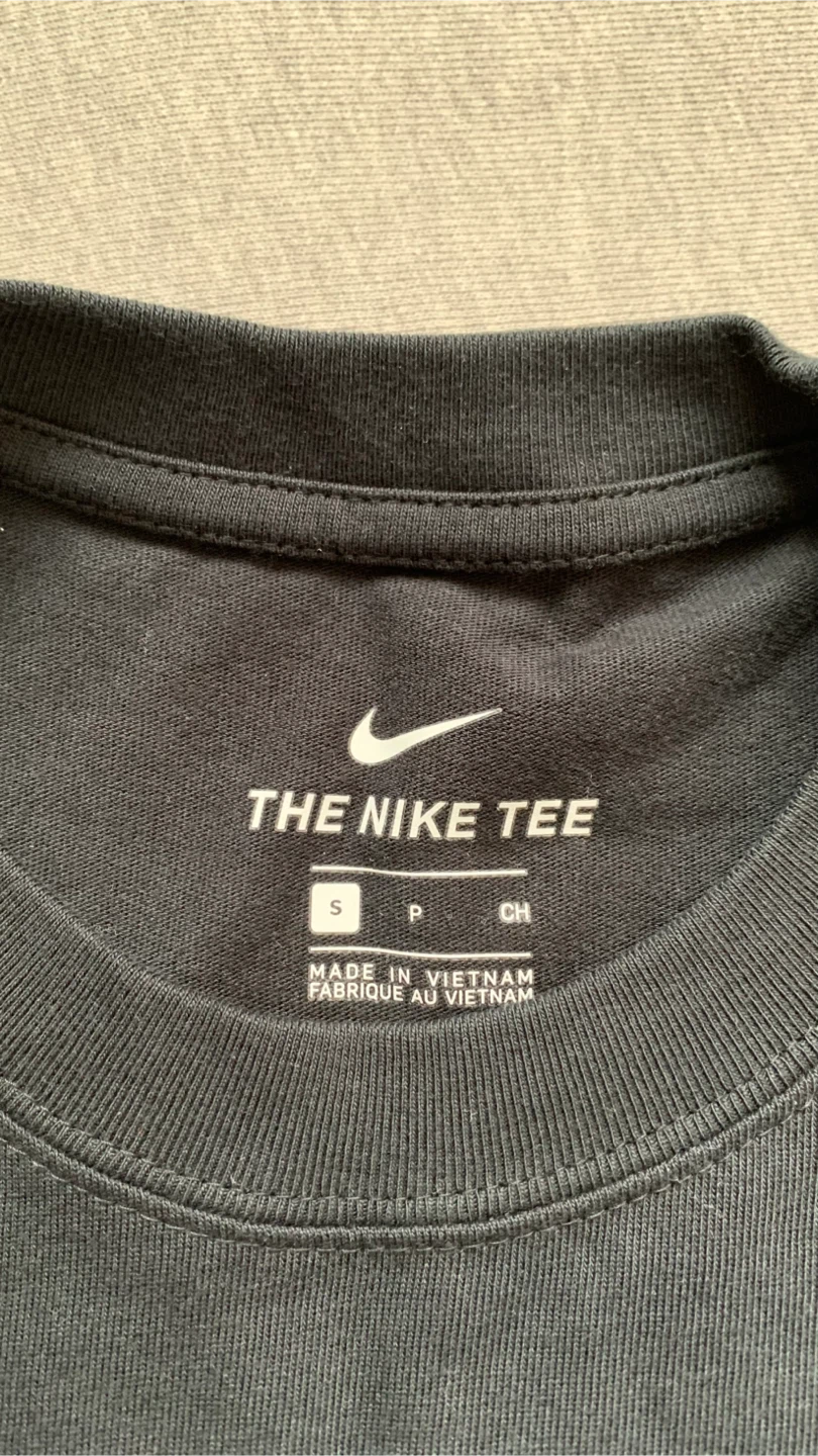 Nike Retro Graphic T-Shirt ~ Men’s Size Small 🏈 - photo 3