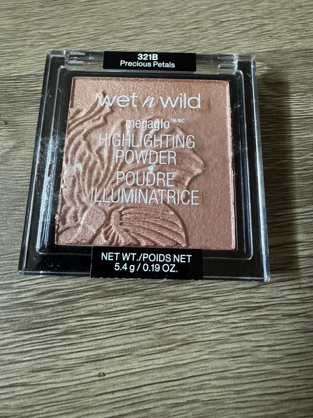Wet n Wild Megaglo Highlighting Powder 🏈- Precious Petals