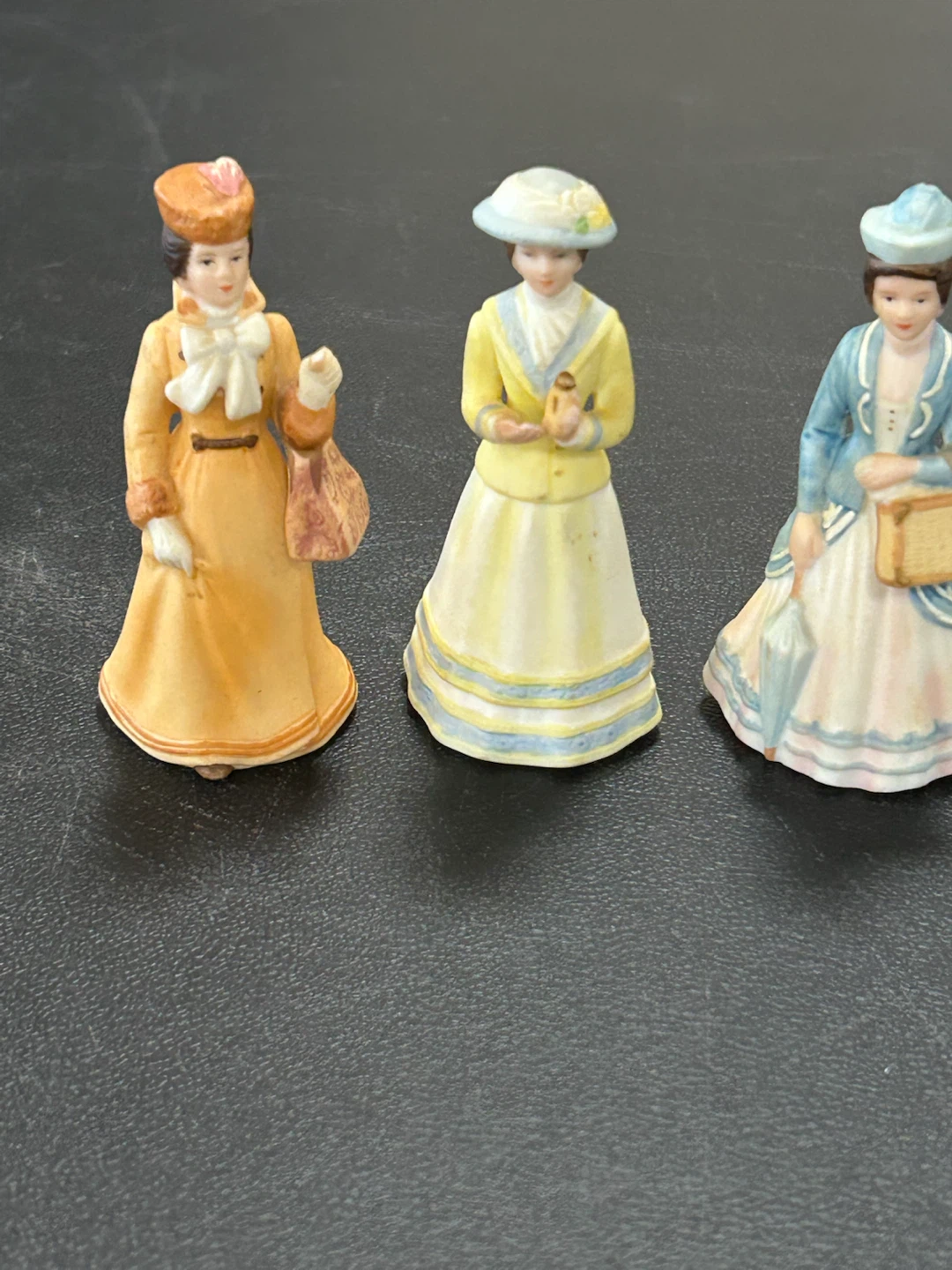 Avon President's Club Miniature Albee Figurine 1986