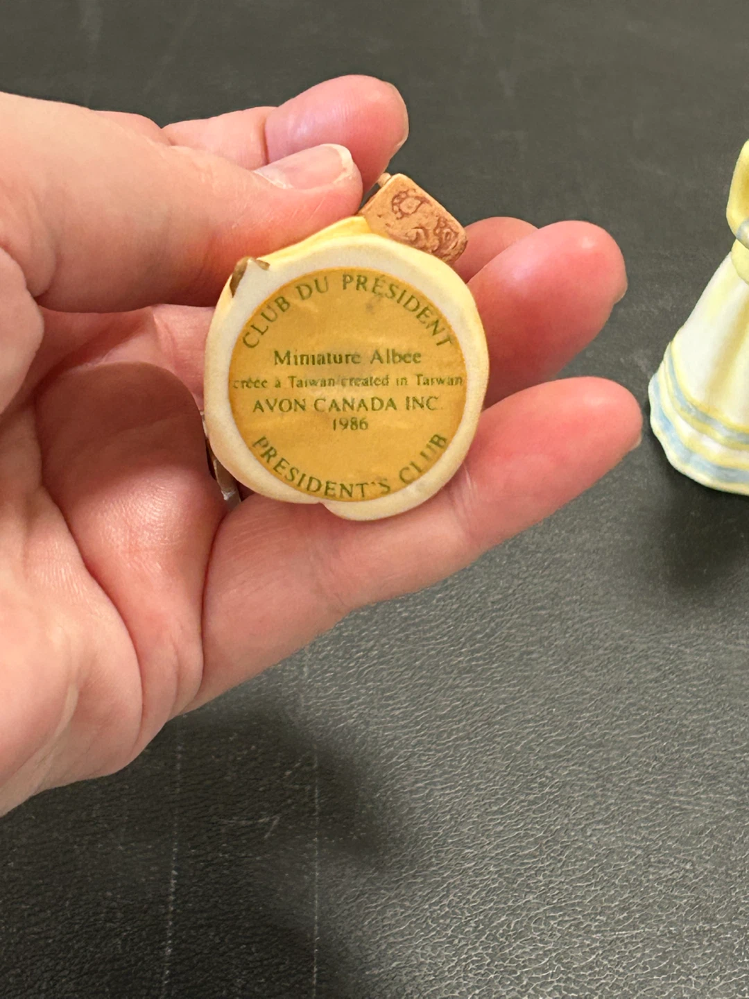Avon President's Club Miniature Albee Figurine 1986 - photo 4