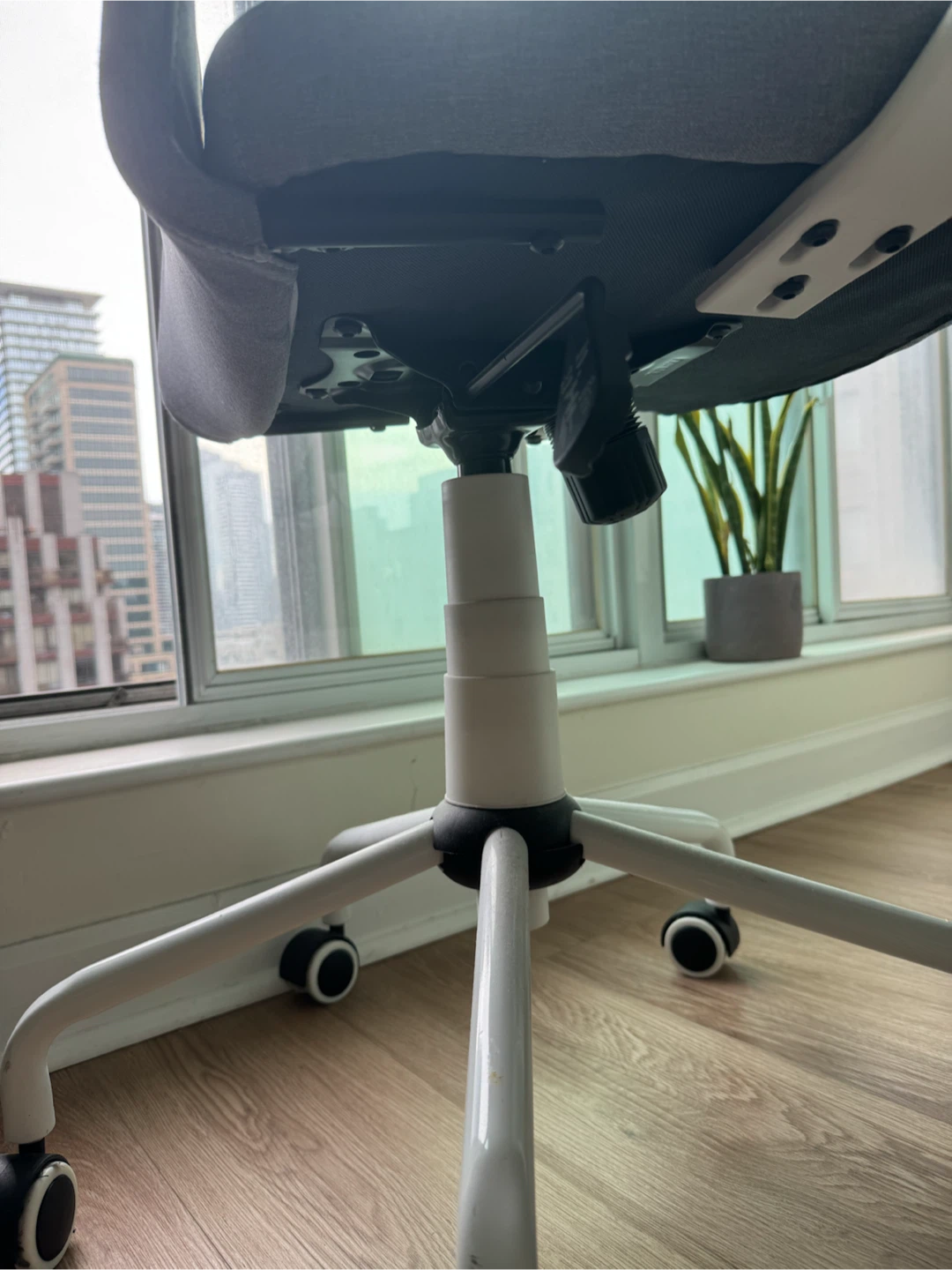 grey office chair - photo 4