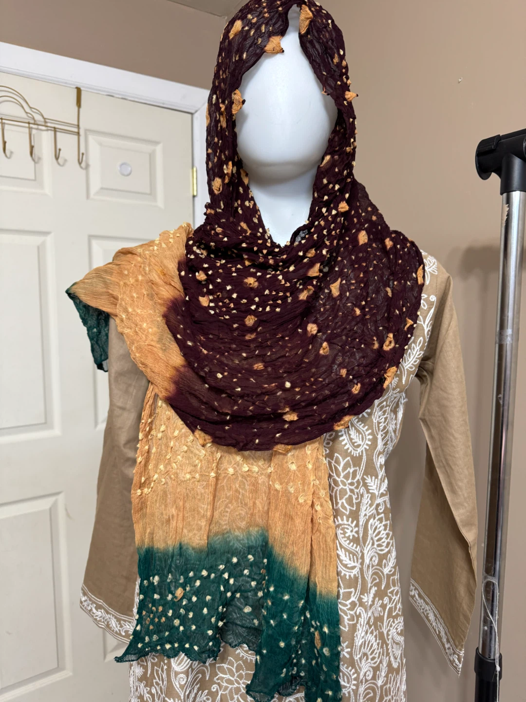 Chiffon chunri crush stole/scarf/mini shawl - photo 2