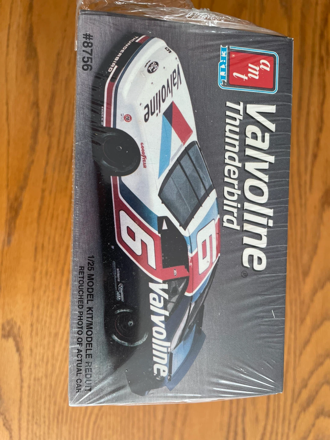AMT Ertl Valvoline Thunderbird Model Kit #8756 - photo 4