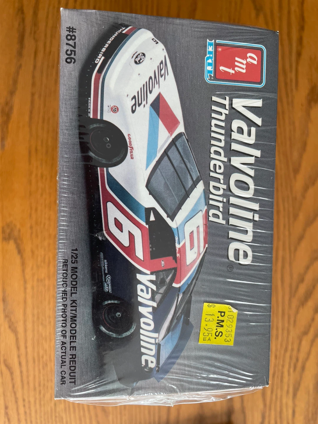 AMT Ertl Valvoline Thunderbird Model Kit #8756 - photo 5