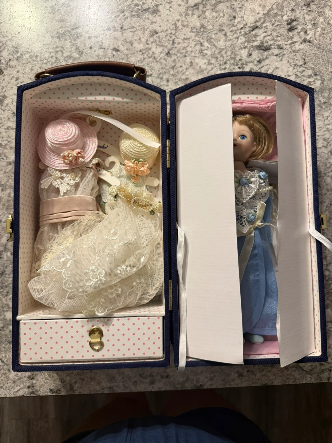 Madame Alexander Doll with Trunk and Accessories - photo 2