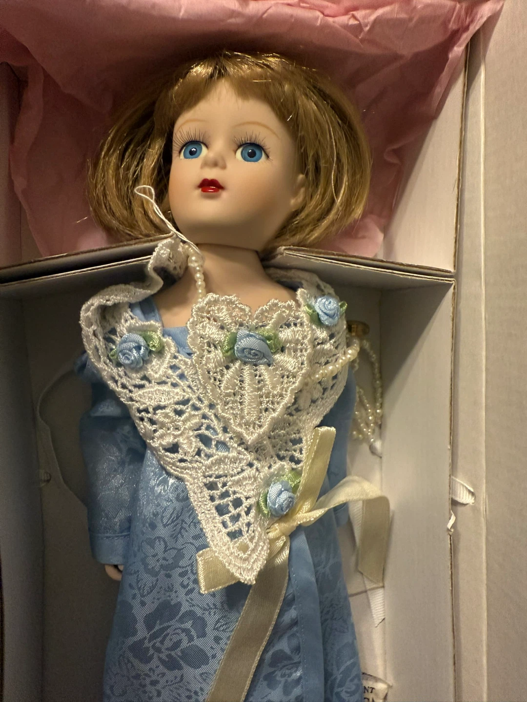 Madame Alexander Doll with Trunk and Accessories - photo 3