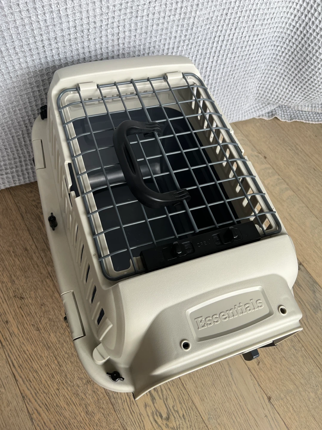 Two Door Top Load Plastic Carrier - photo 2