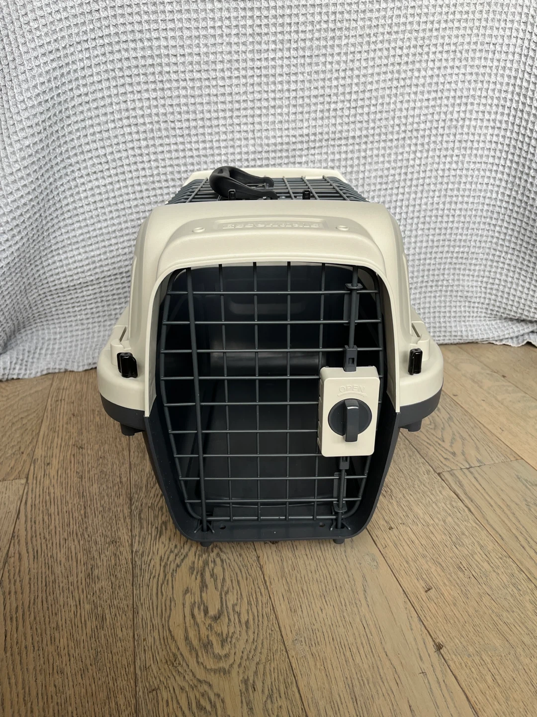 Two Door Top Load Plastic Carrier - photo 3