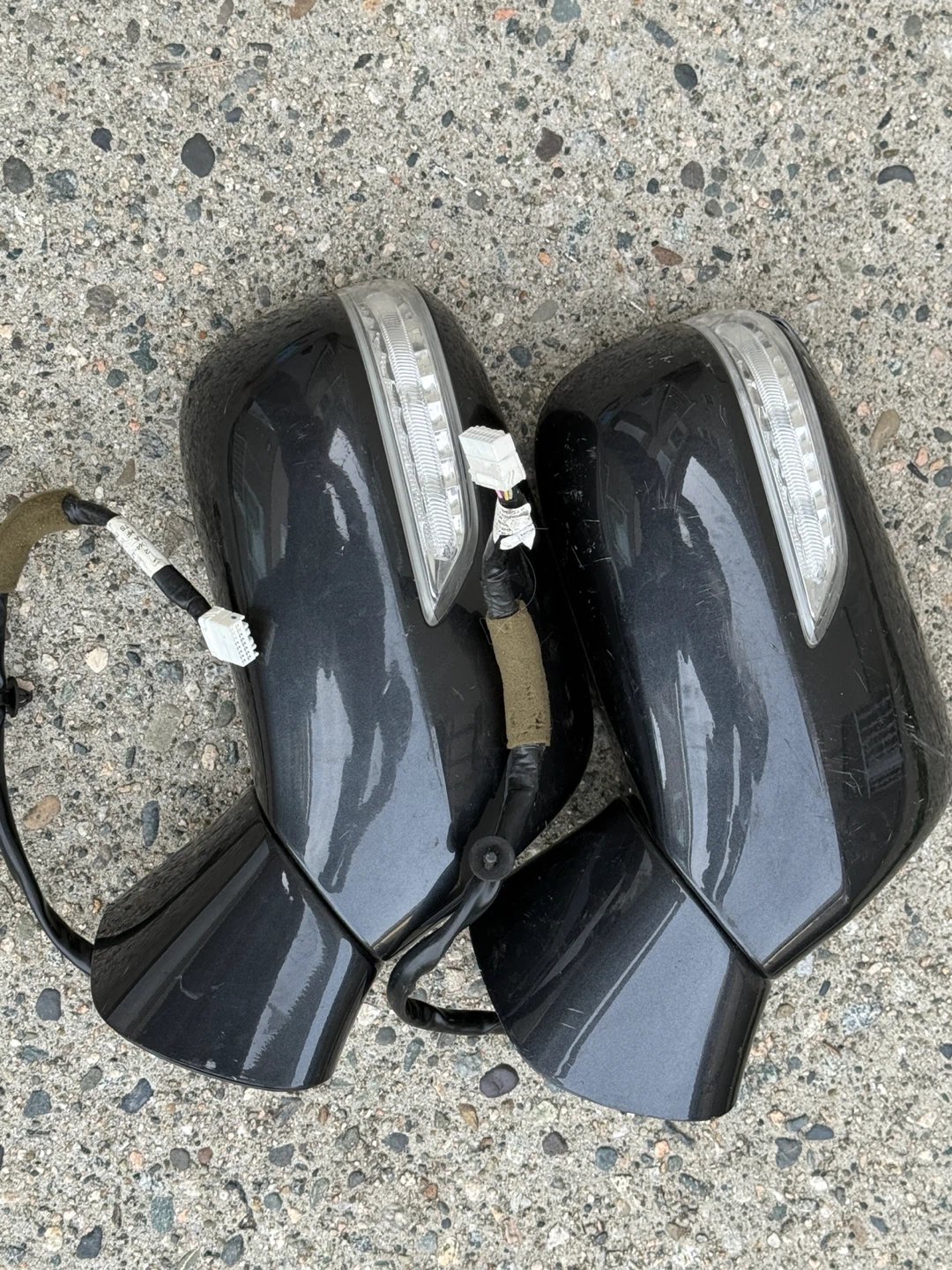Set of Two Black Side View Mirrors