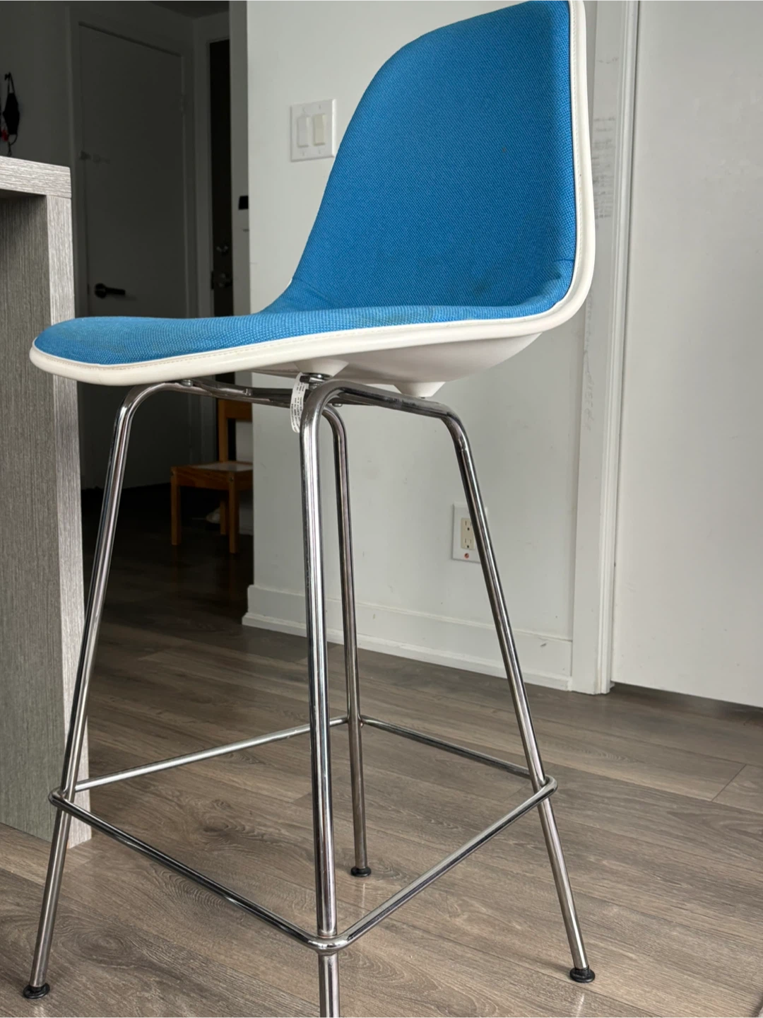 Herman Miller Eames Molded Plastic Bar Stool - photo 2