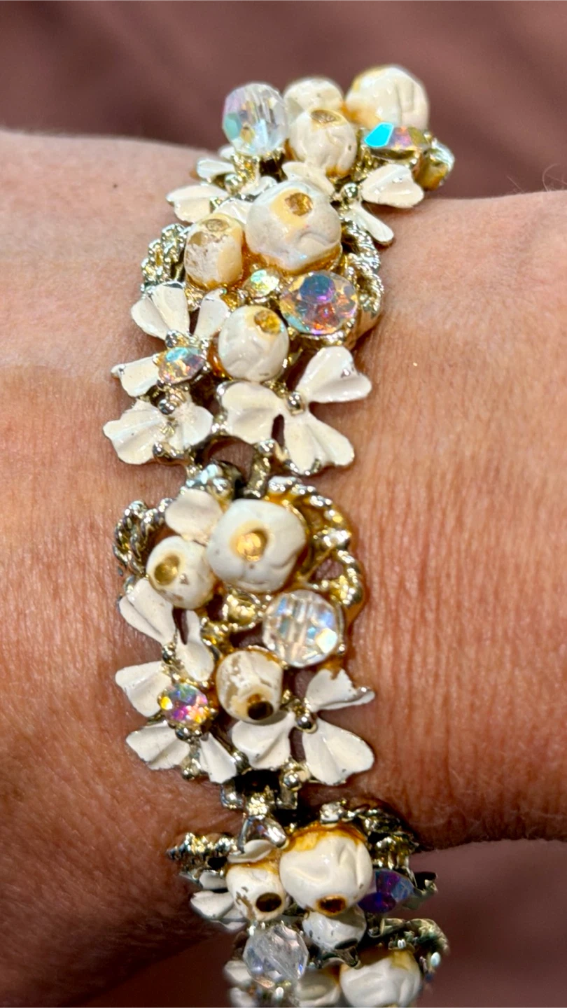 Vintage Signed KARU 7” Silver Tone-Rhinestone Floral  Bracelet.