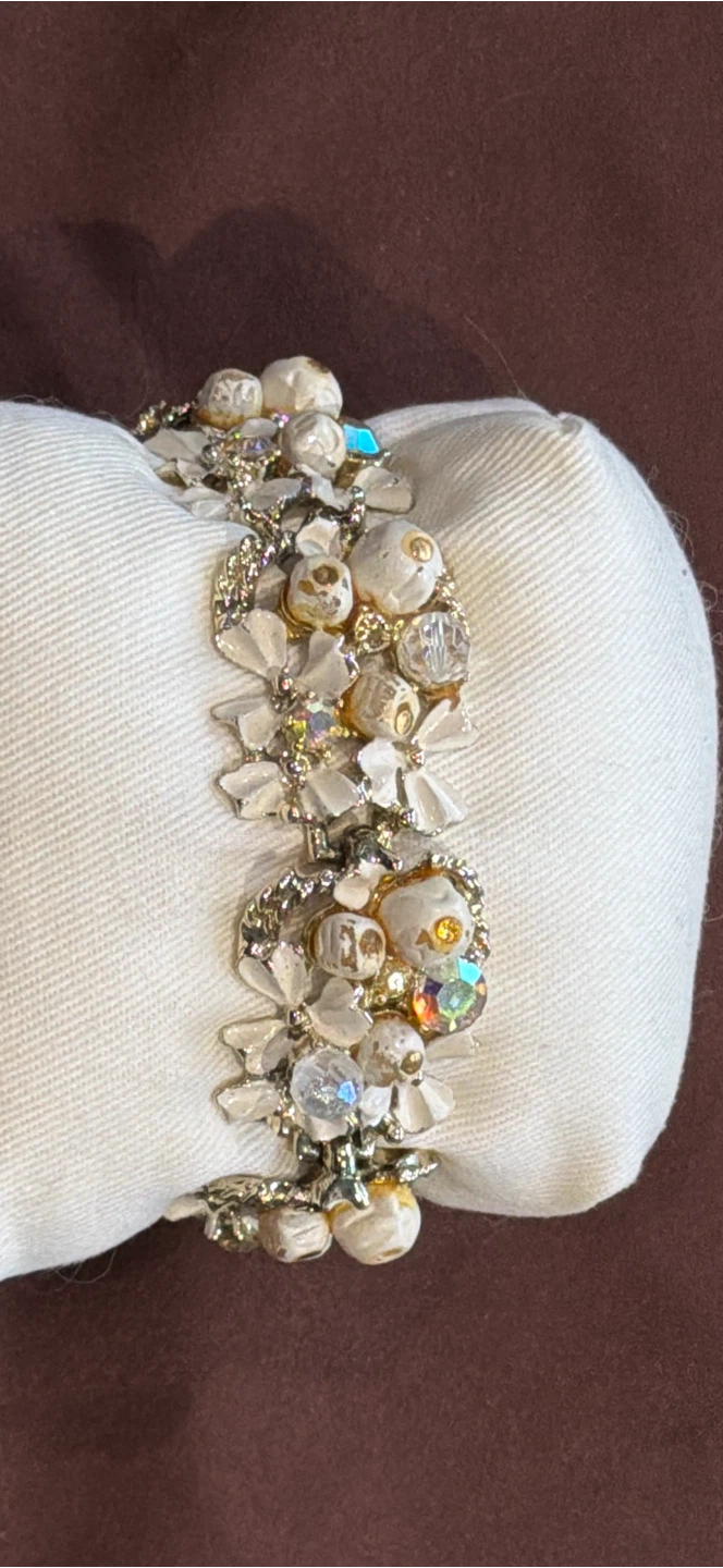 Vintage Signed KARU 7” Silver Tone-Rhinestone Floral  Bracelet. - photo 2