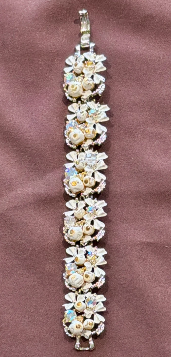 Vintage Signed KARU 7” Silver Tone-Rhinestone Floral  Bracelet. - photo 3