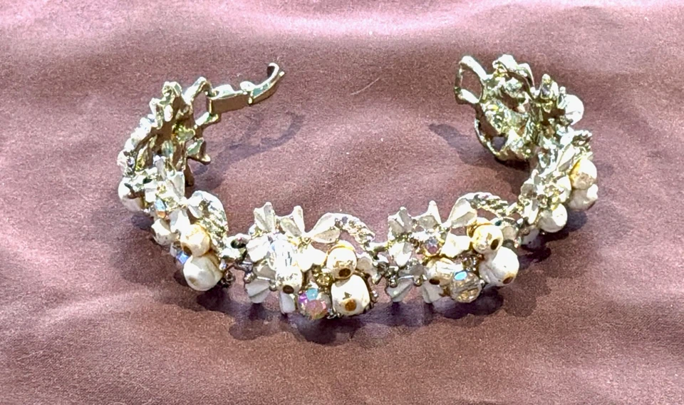 Vintage Signed KARU 7” Silver Tone-Rhinestone Floral  Bracelet. - photo 5