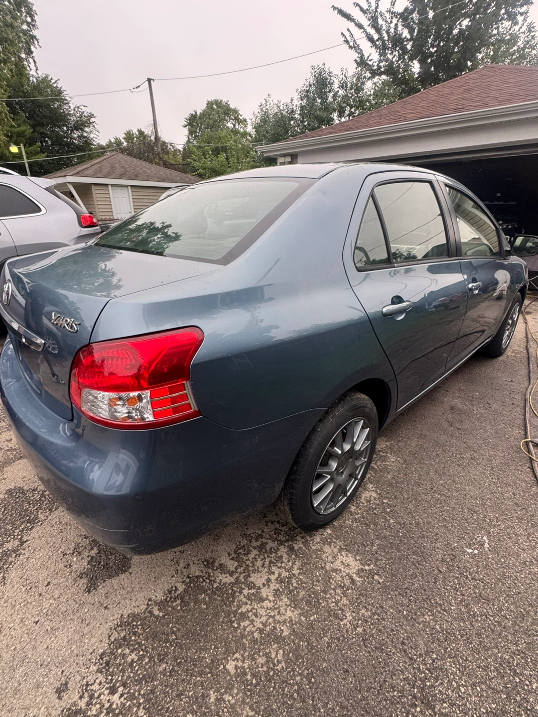 Toyota Yaris Sedan - photo 4