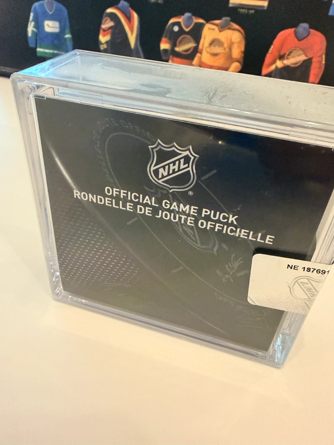 Vancouver Canucks Jersey History Display + Official Game Puck - photo 5