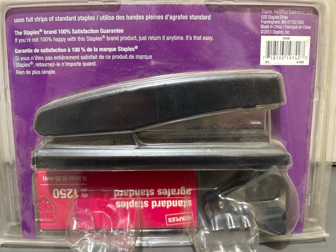 Staples Desktop Stapler with Staples and Remover 🏈 - photo 2
