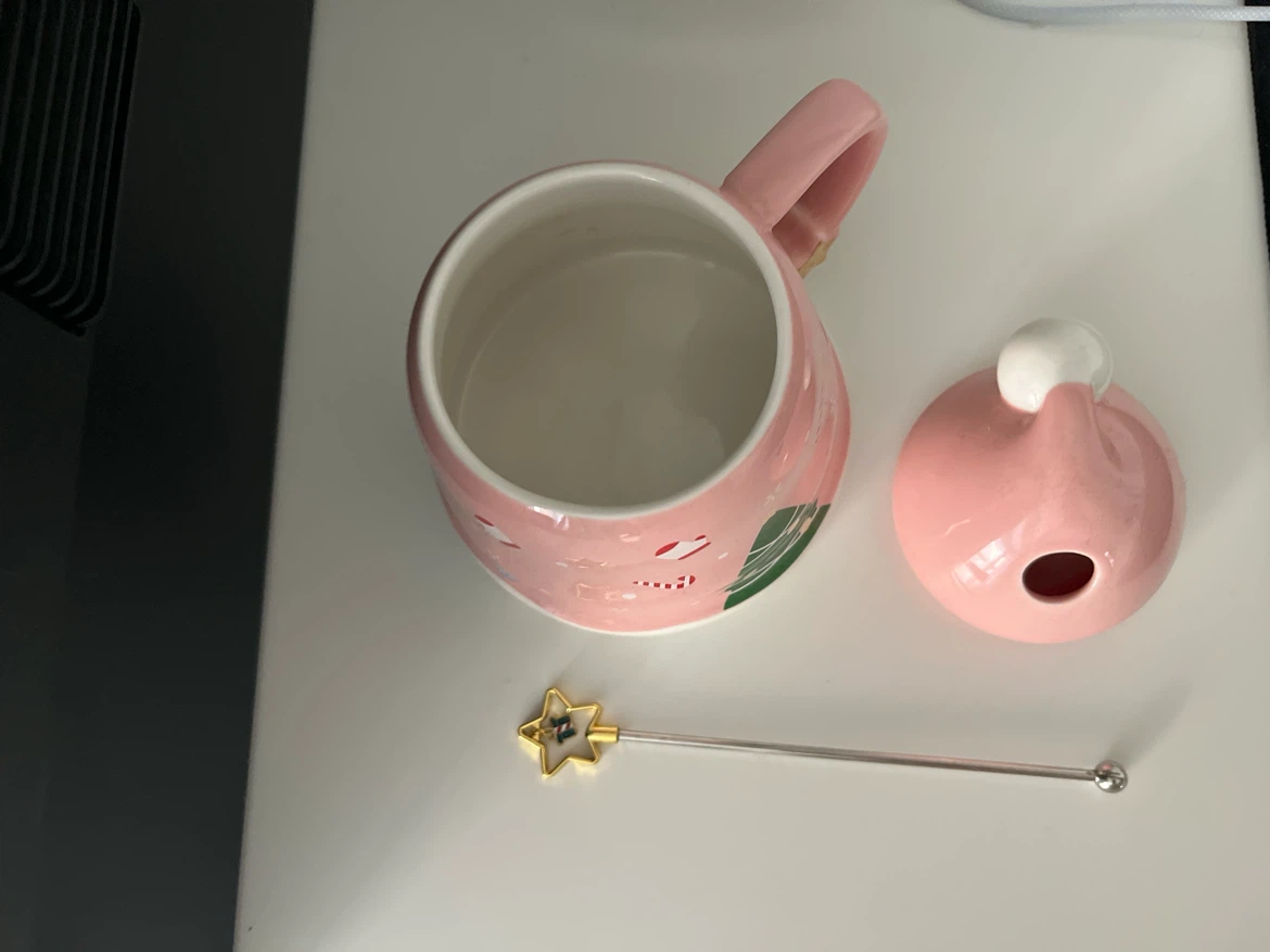 (NEW) Pink Christmas Ceramic Mug with Lid and Stirrer 🏈 - photo 2