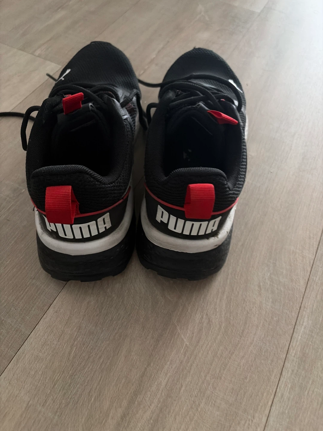Puma Black and Red Running Shoes Size 8 - photo 2