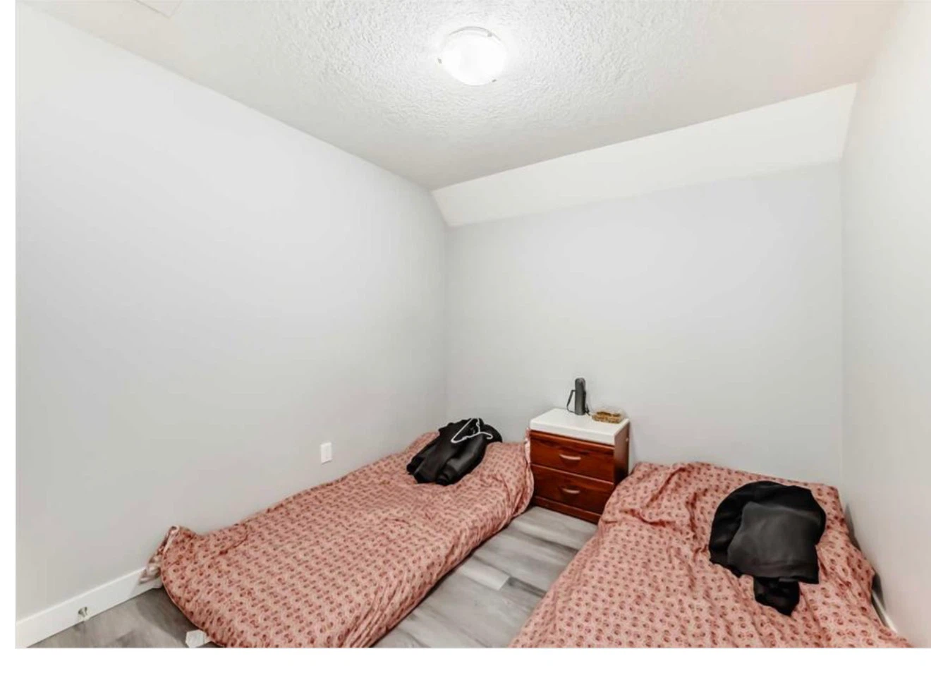2 bedroom basement for rent - photo 5
