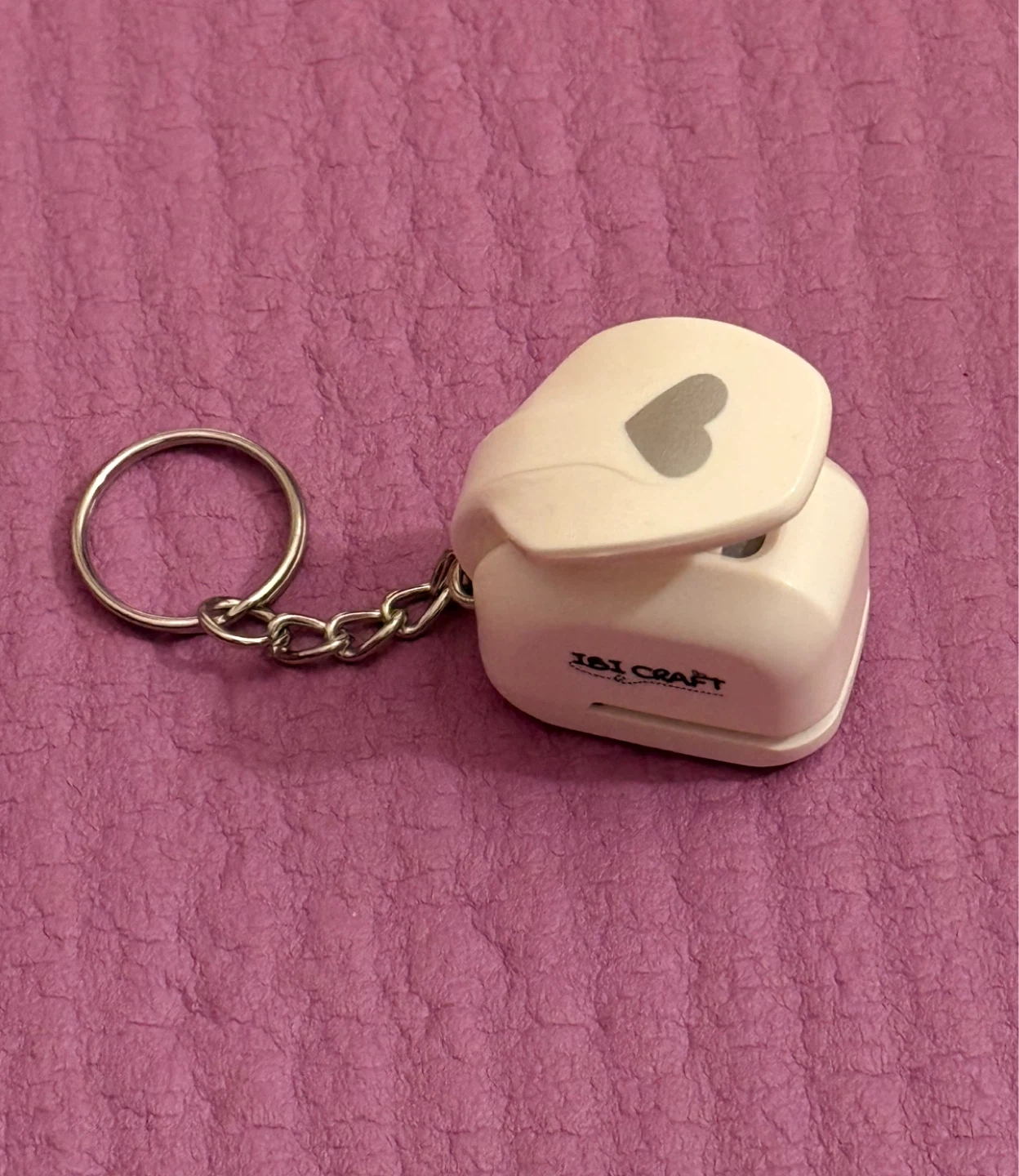 NEW✨🏈Heart Shape Keychain Paper Punch