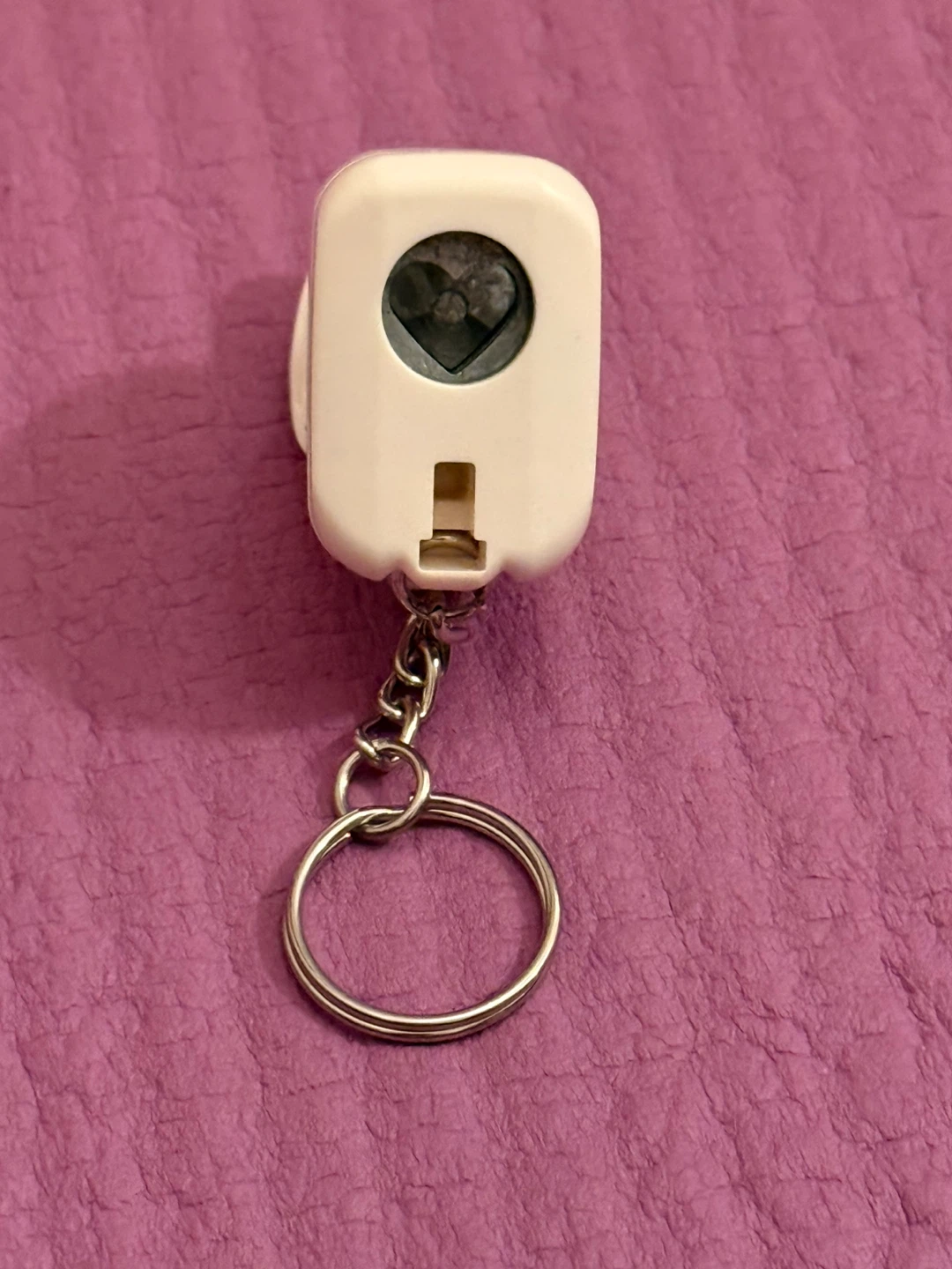 NEW✨🏈Heart Shape Keychain Paper Punch - photo 3