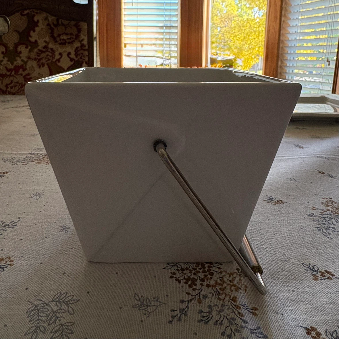 White Porcelain Take-Out Style Container