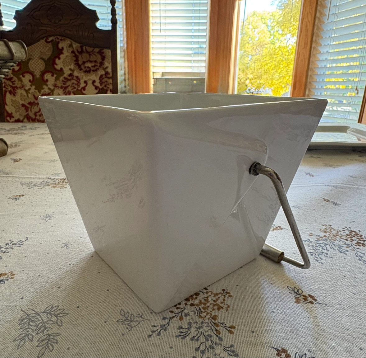White Porcelain Take-Out Style Container - photo 2