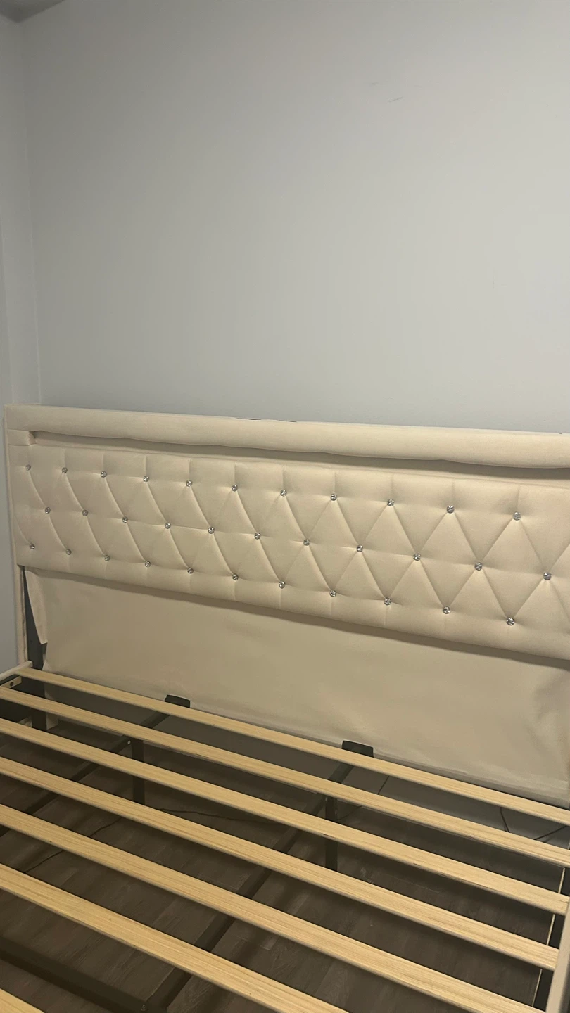 King size bed - photo 2