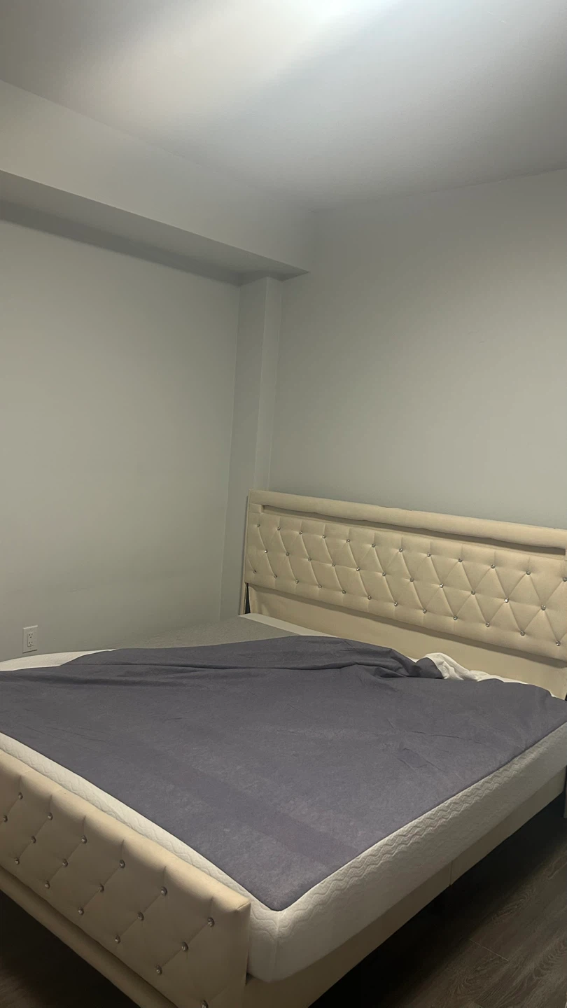 King size bed - photo 3