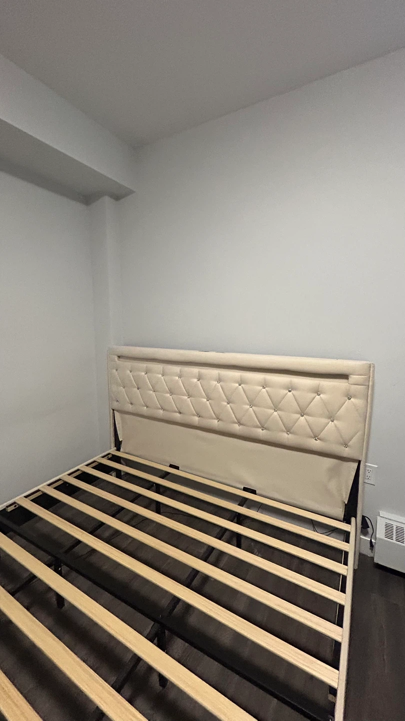 King size bed - photo 4