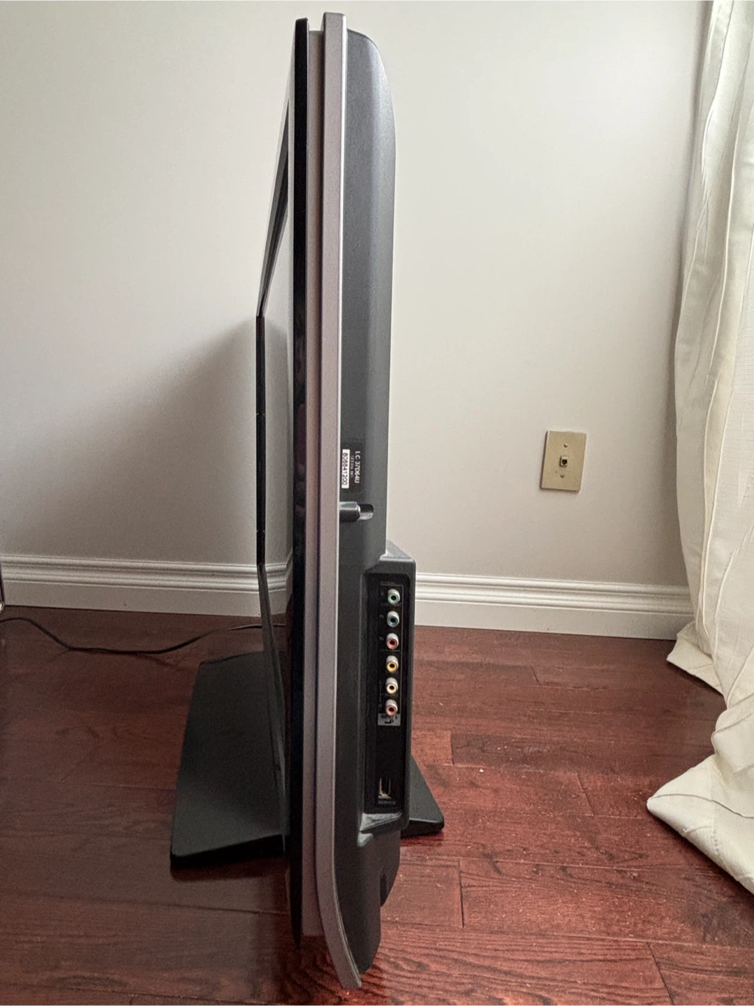 Sharp Aquos 37-inch LCD TV - photo 3